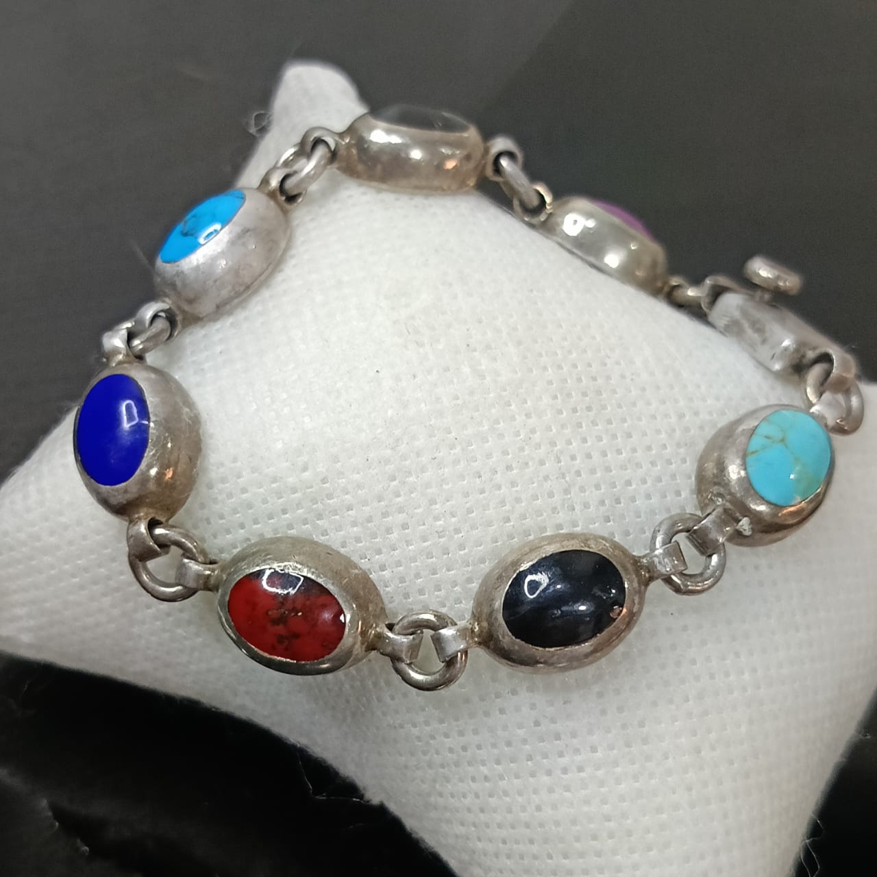 سوار فضة تحفة مرصع بالأحجار كريمة