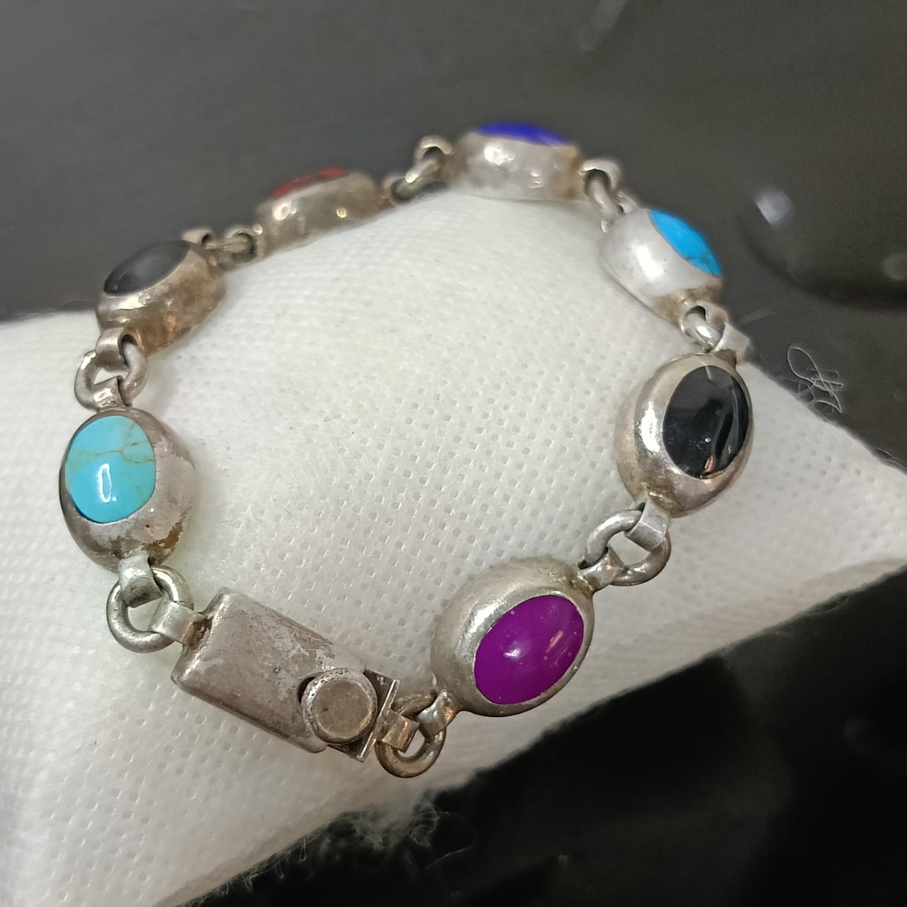 سوار فضة تحفة مرصع بالأحجار كريمة