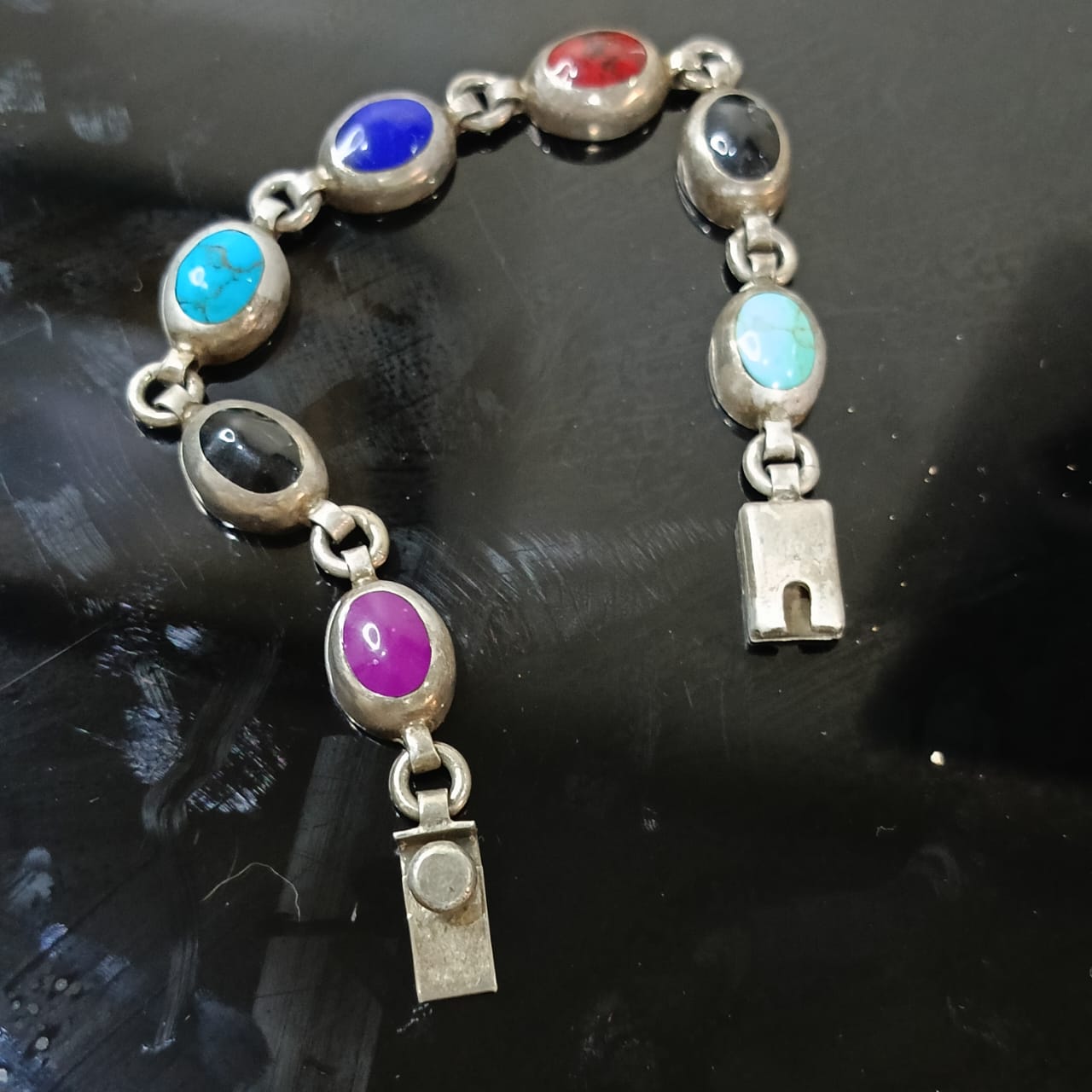 سوار فضة تحفة مرصع بالأحجار كريمة