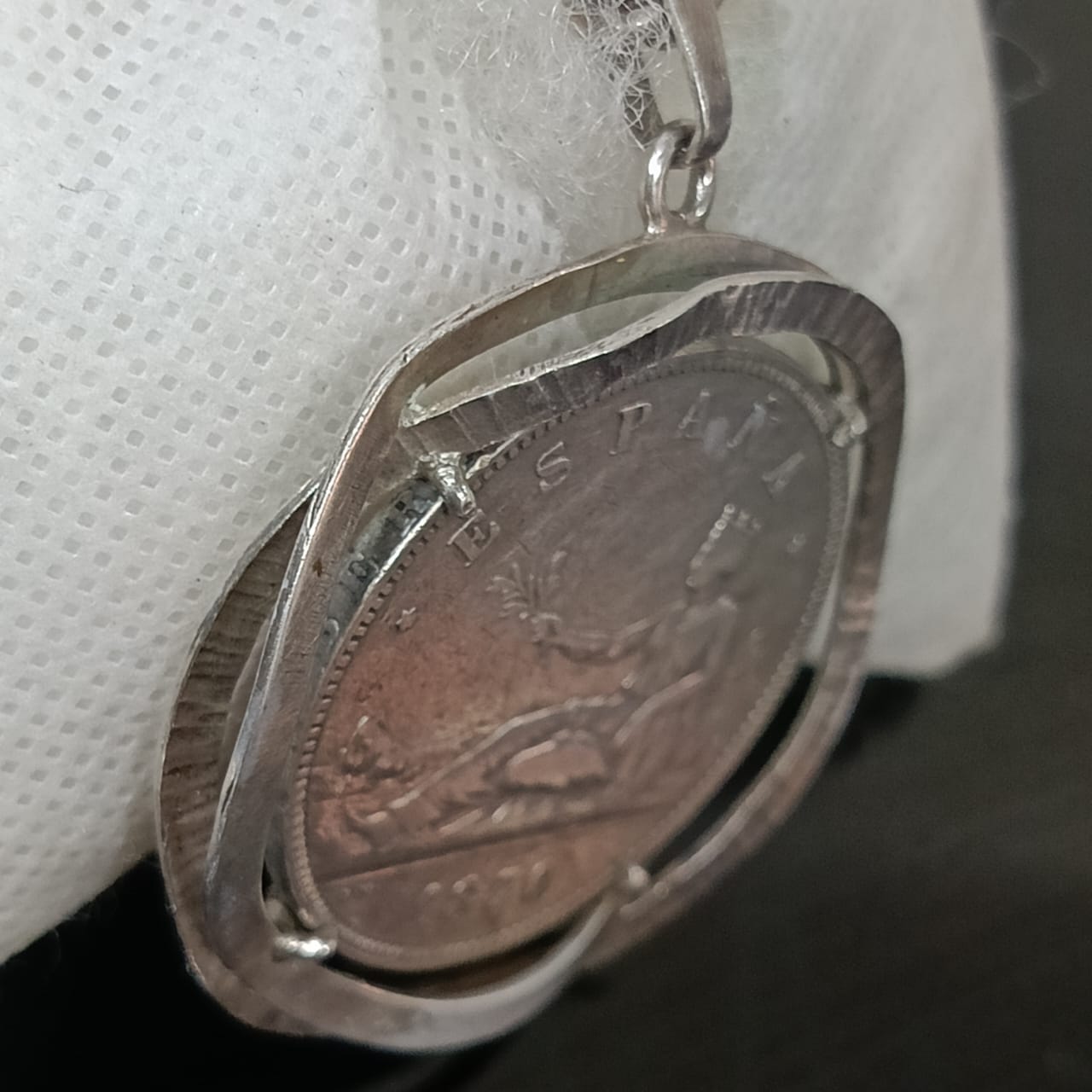 سلسلة فضة عتيقة مميزة بقلادة كبيرة