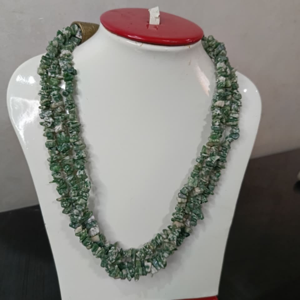 عقد ثلاثي تحفة بحجر عقيق مزكرش طبيعي