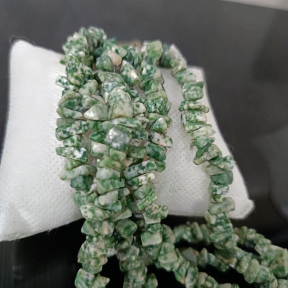 عقد ثلاثي تحفة بحجر عقيق مزكرش طبيعي