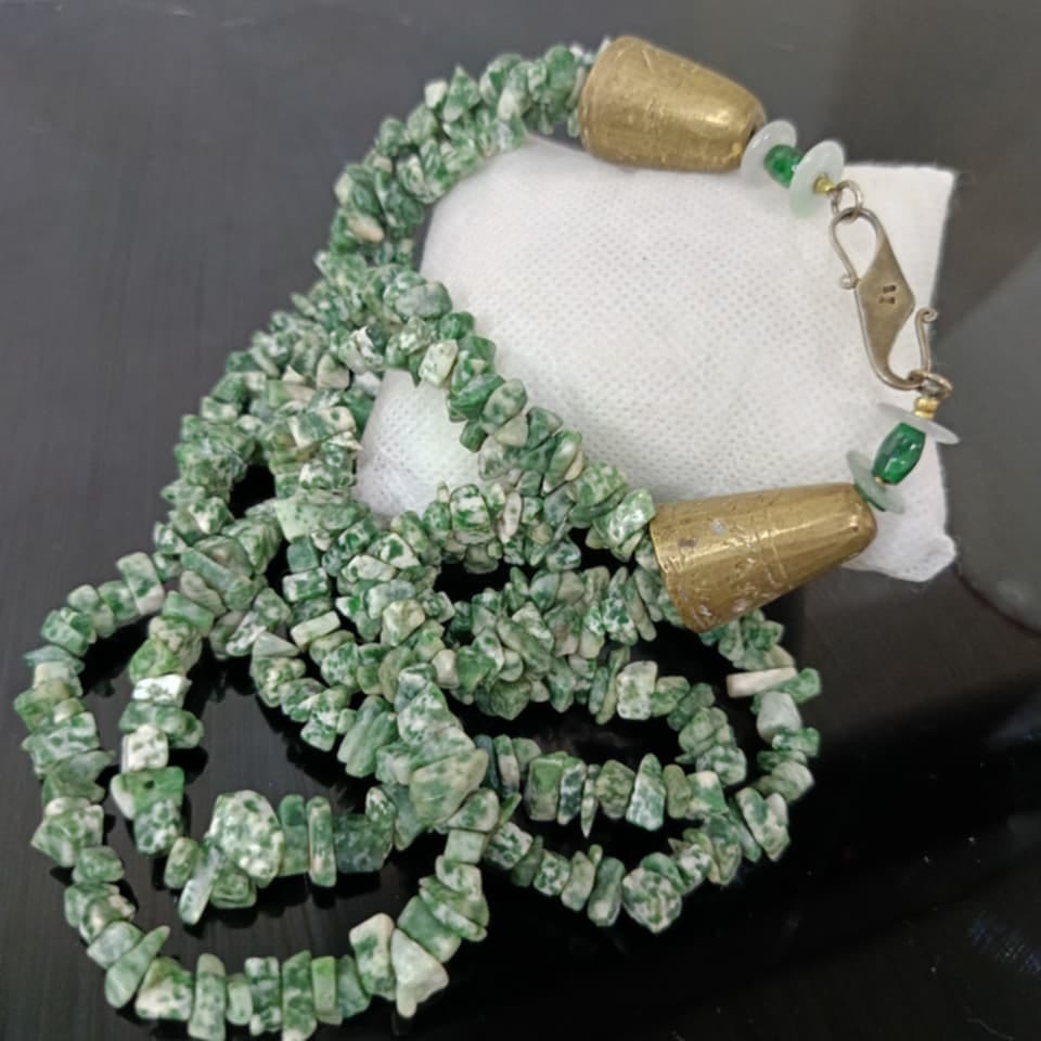 عقد ثلاثي تحفة بحجر عقيق مزكرش طبيعي