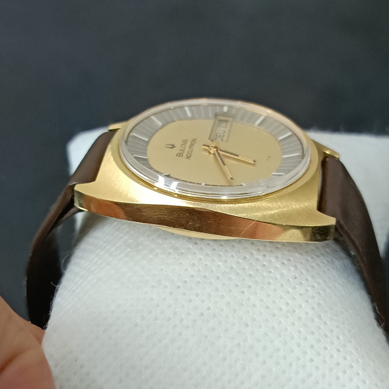 Montre bulova accvtron elctro-mécanique