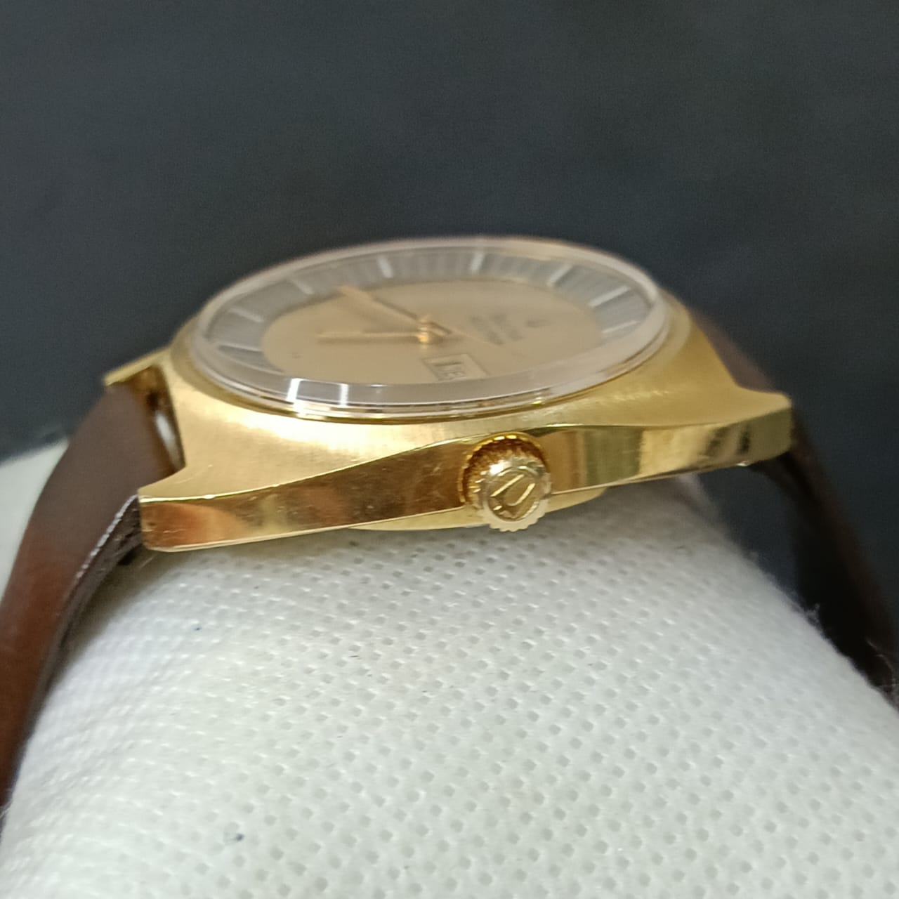 Montre bulova accvtron elctro-mécanique