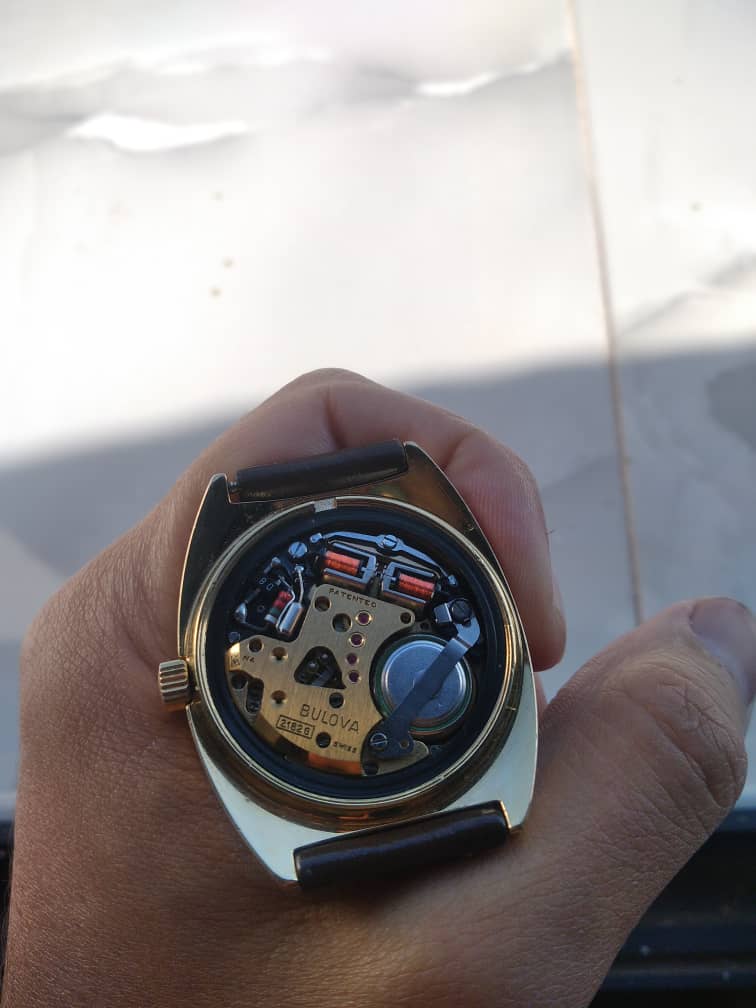 Montre bulova accvtron elctro-mécanique