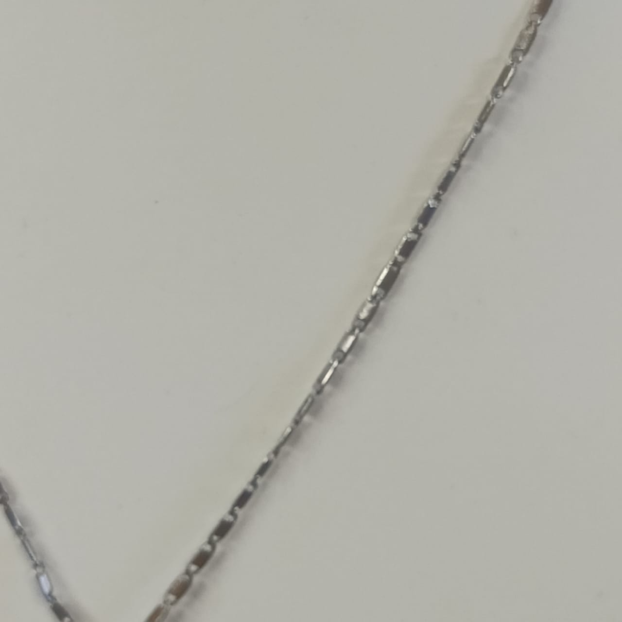 سلسلة بقلادة فضة