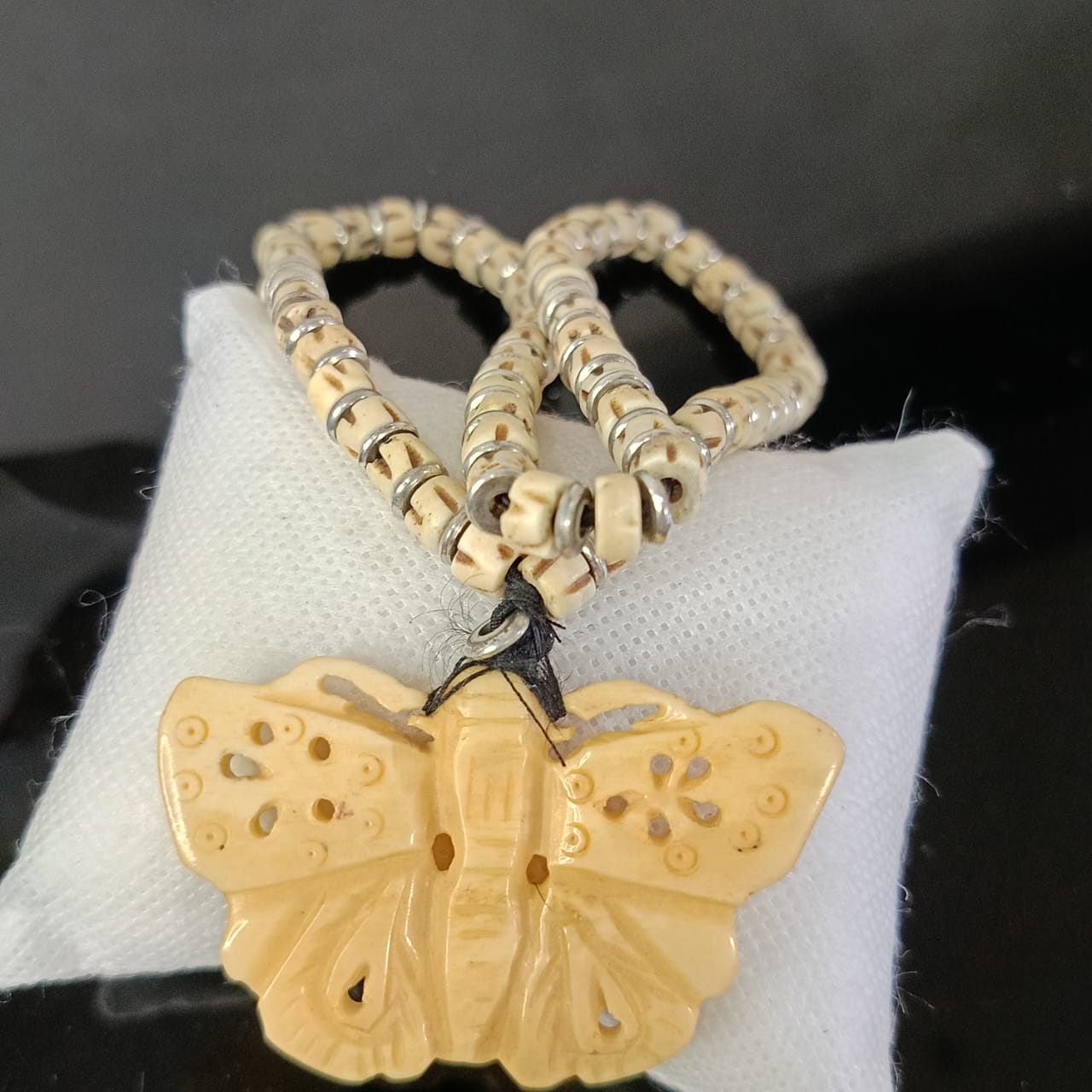 عقد أنتيك عااج