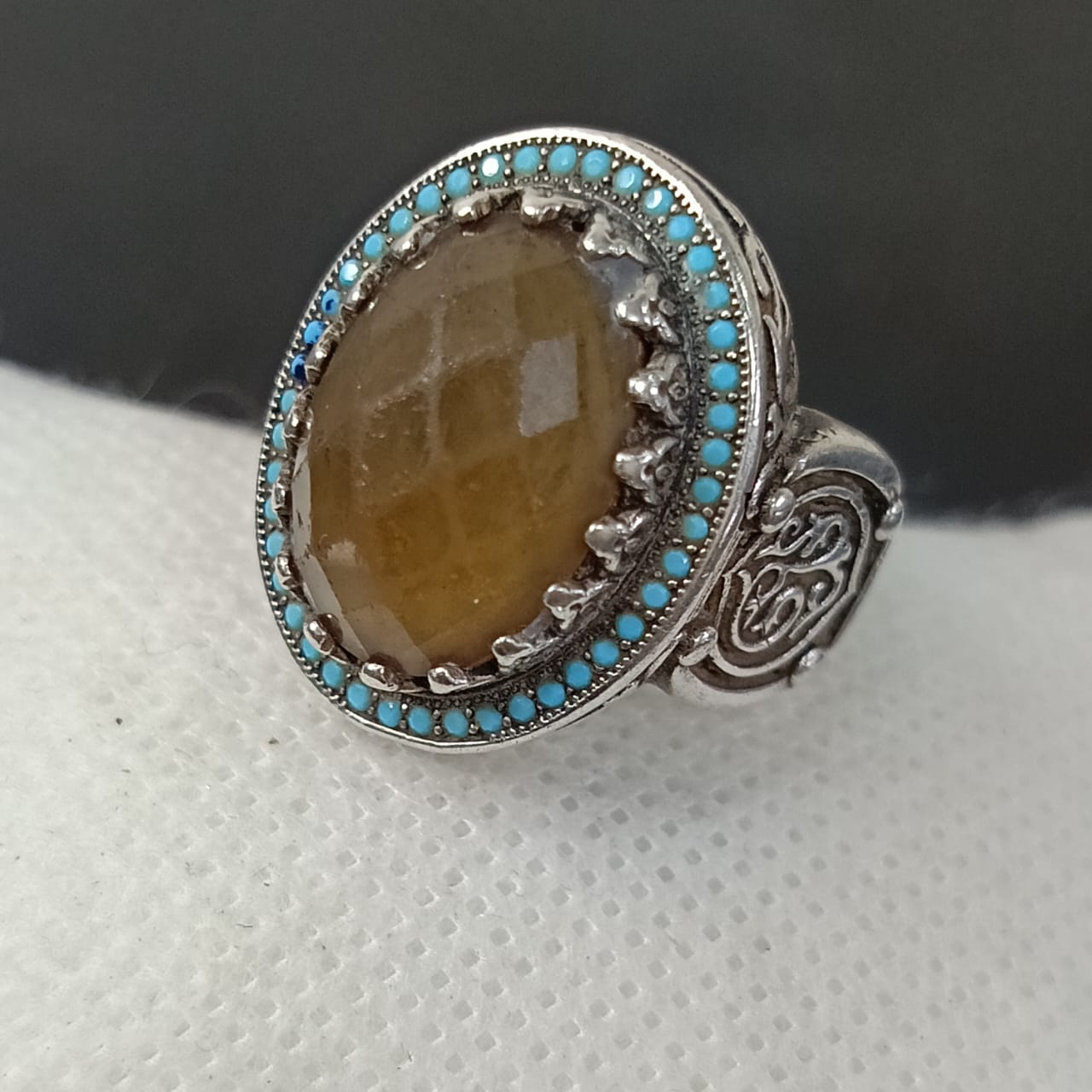 خاتم فضة تحفة بحجر عقيق عسلي ومرصع بحجر فيروز