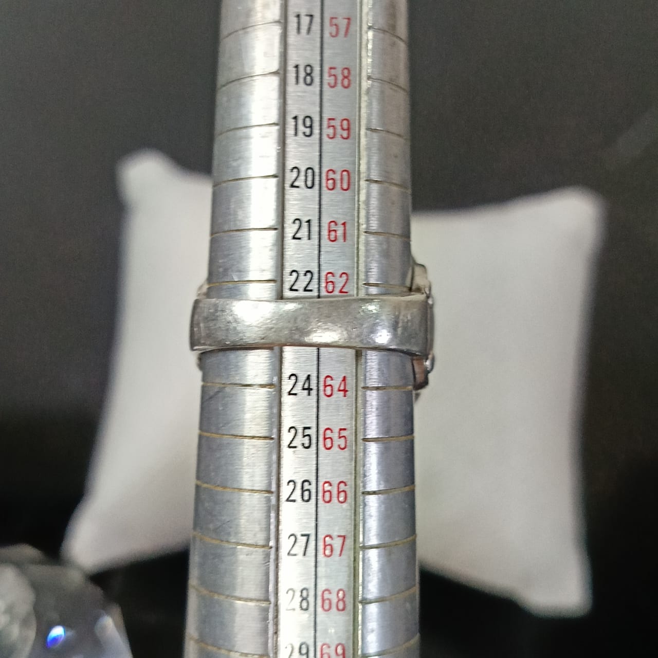 خاتم فضة تحفة بحجر عقيق عسلي ومرصع بحجر فيروز