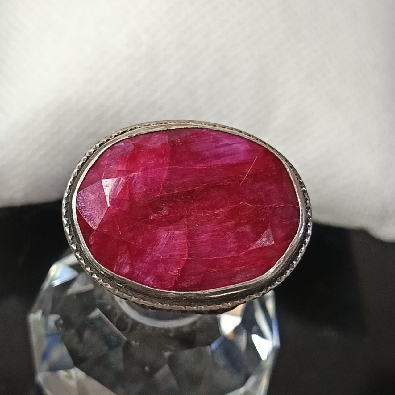 خاتم مميز تحفة فضة بحجر ياقوت طبيعي