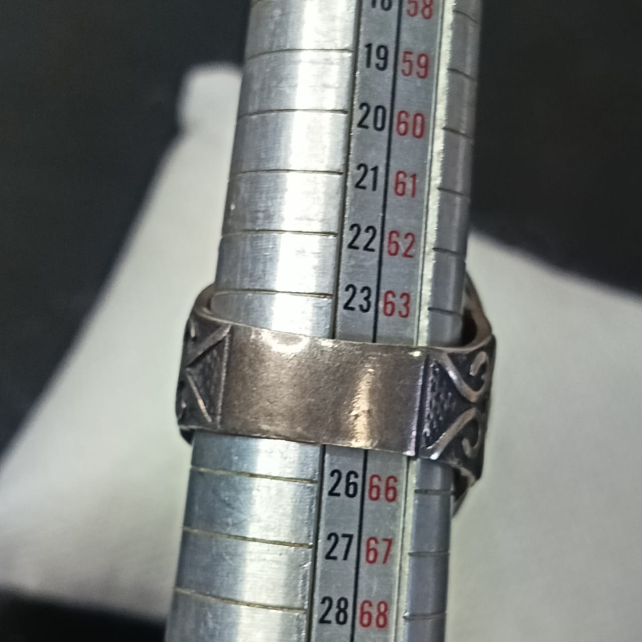 خاتم مميز تحفة فضة بحجر ياقوت طبيعي