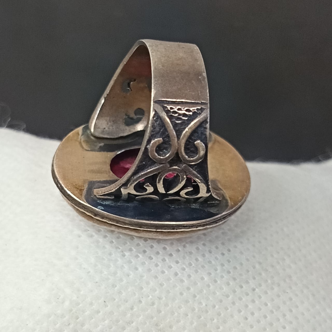 خاتم مميز تحفة فضة بحجر ياقوت طبيعي