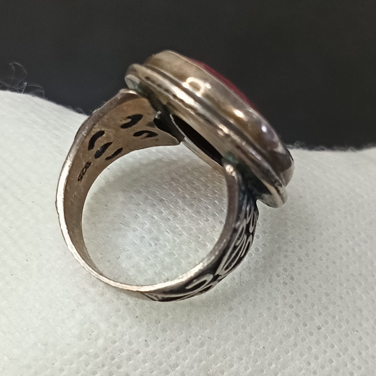 خاتم مميز تحفة فضة بحجر ياقوت طبيعي