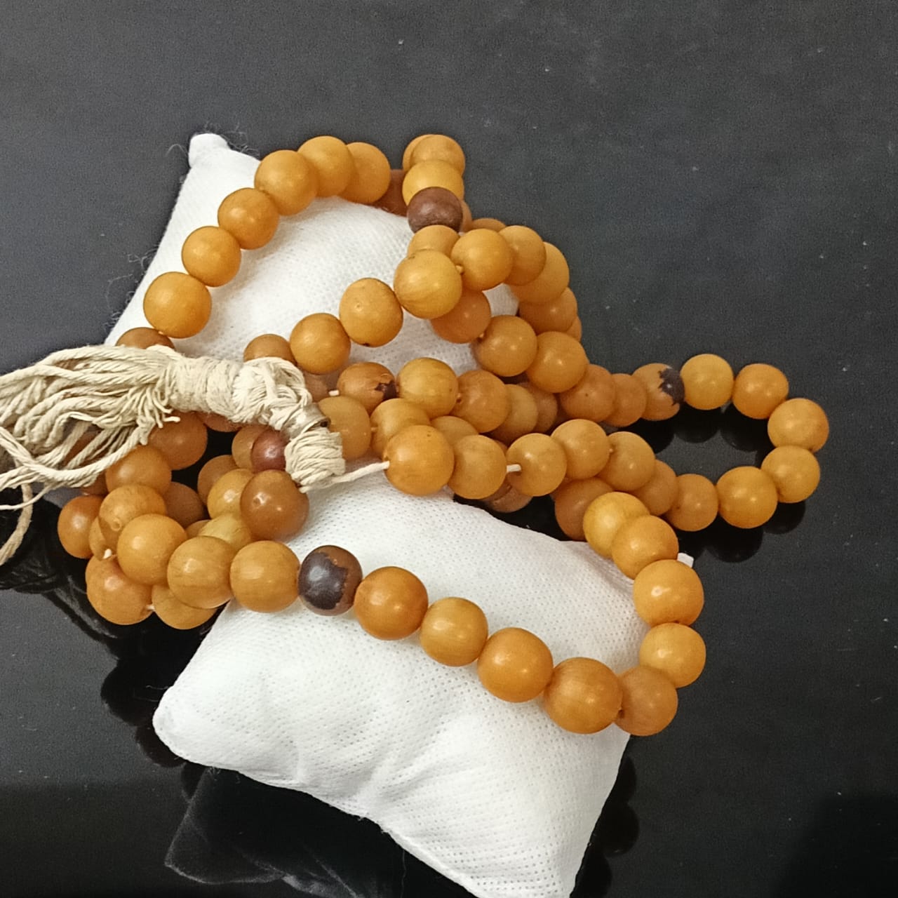 سبحة قديمة بالعوود الفواح