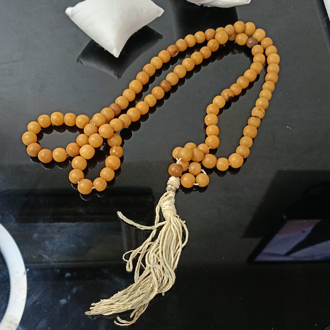 سبحة قديمة بالعوود الفواح