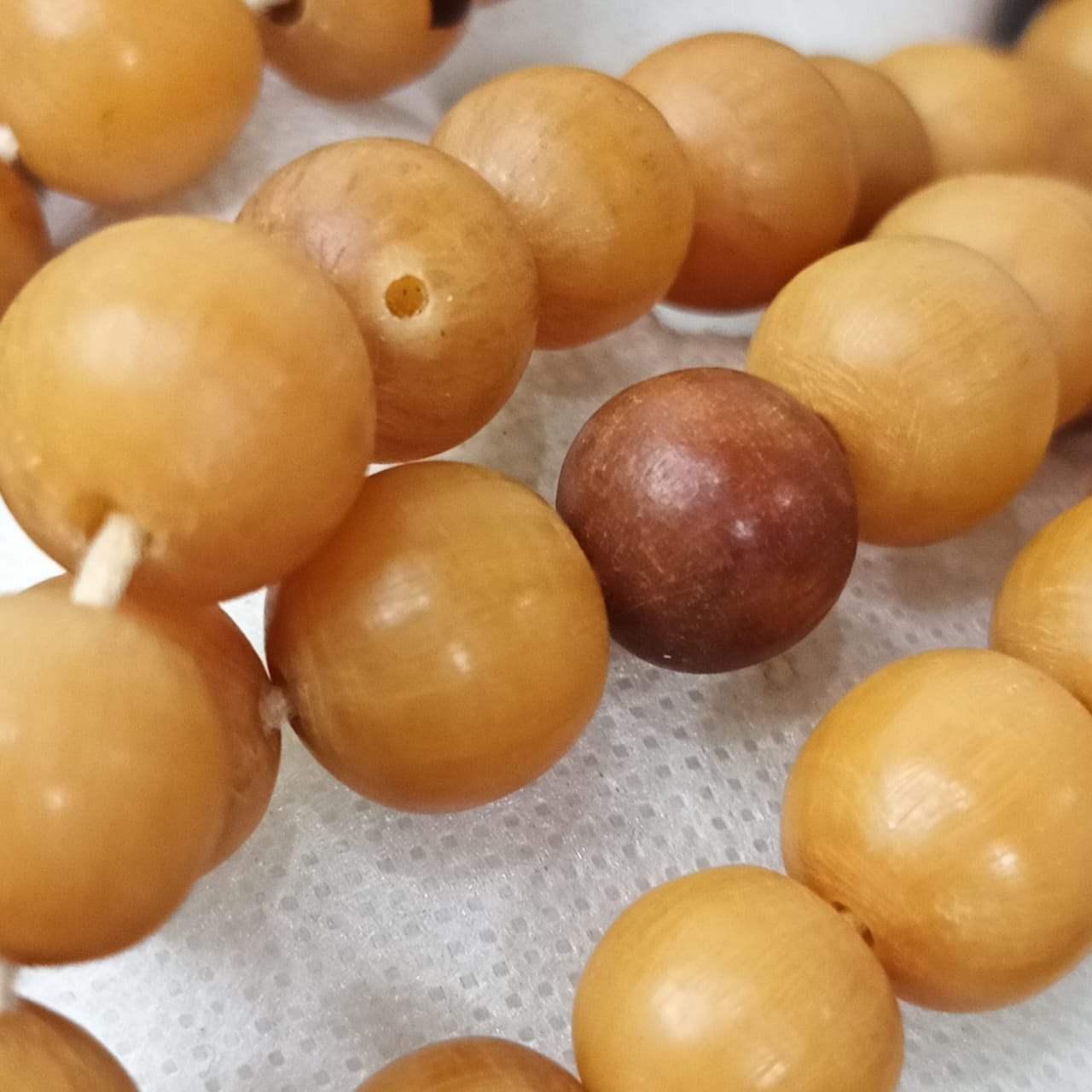 سبحة قديمة بالعوود الفواح