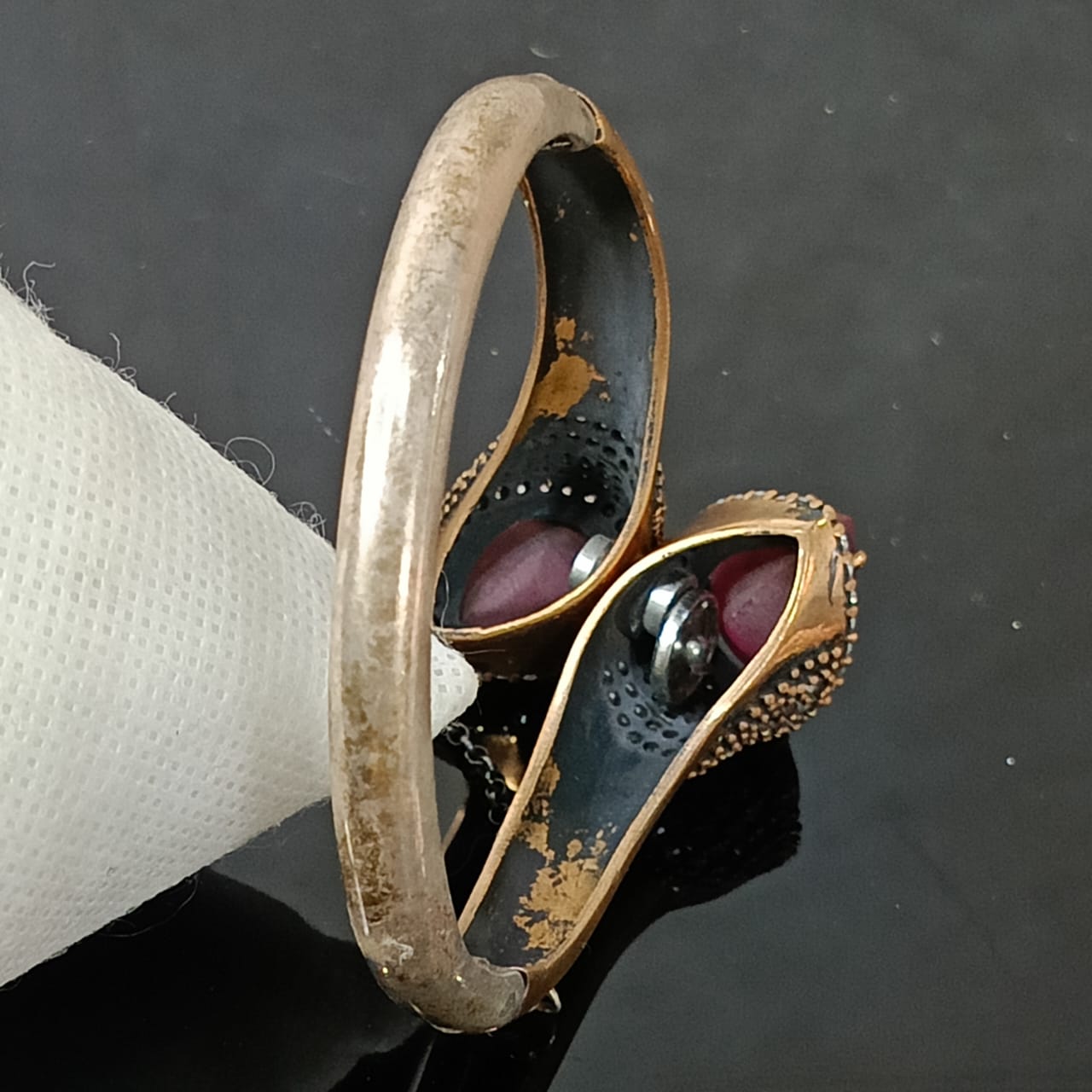 سوار تحفة فضة ونحاس أحمر لامع بحجر ياقوت