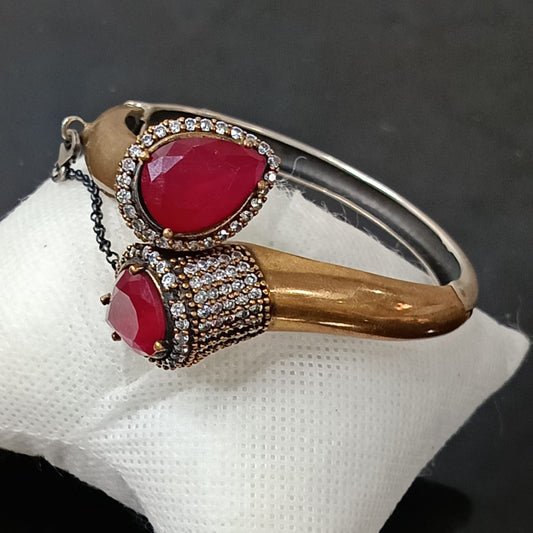 سوار تحفة فضة ونحاس أحمر لامع بحجر ياقوت