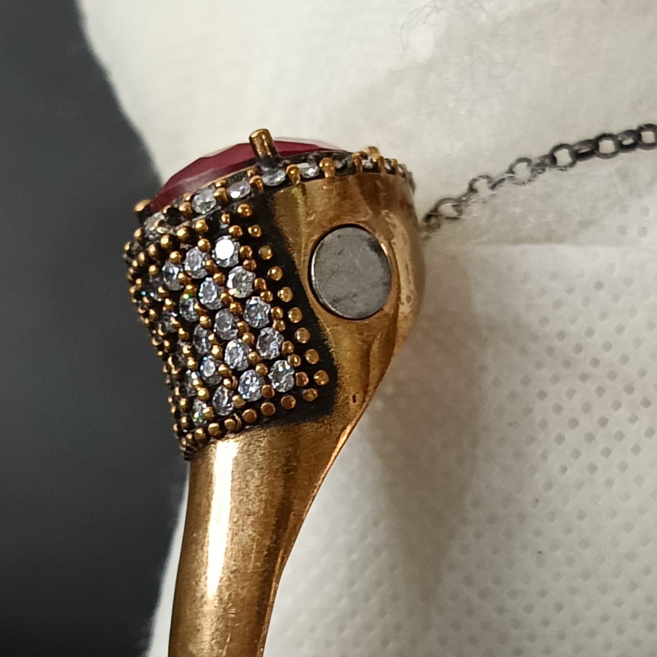 سوار تحفة فضة ونحاس أحمر لامع بحجر ياقوت