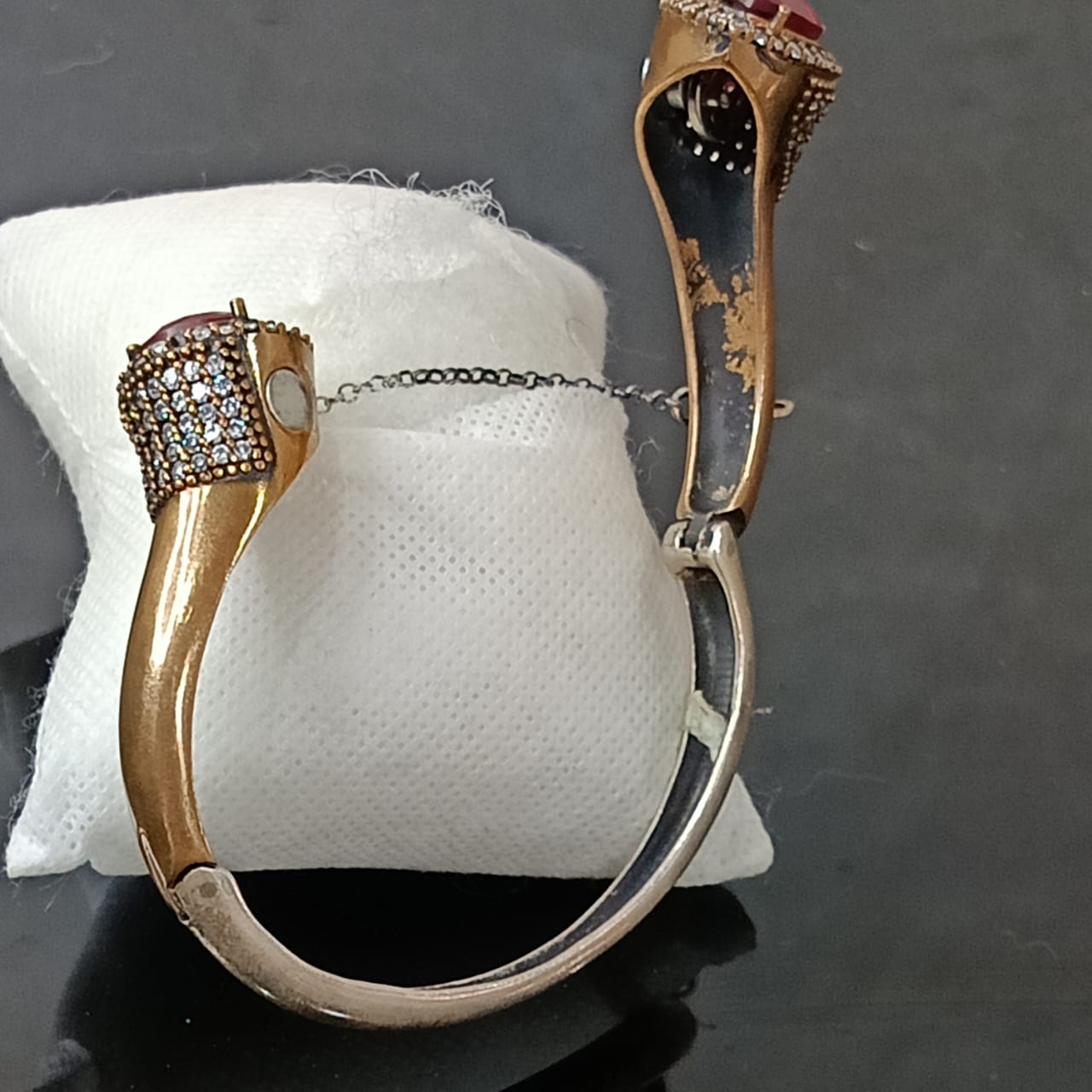 سوار تحفة فضة ونحاس أحمر لامع بحجر ياقوت