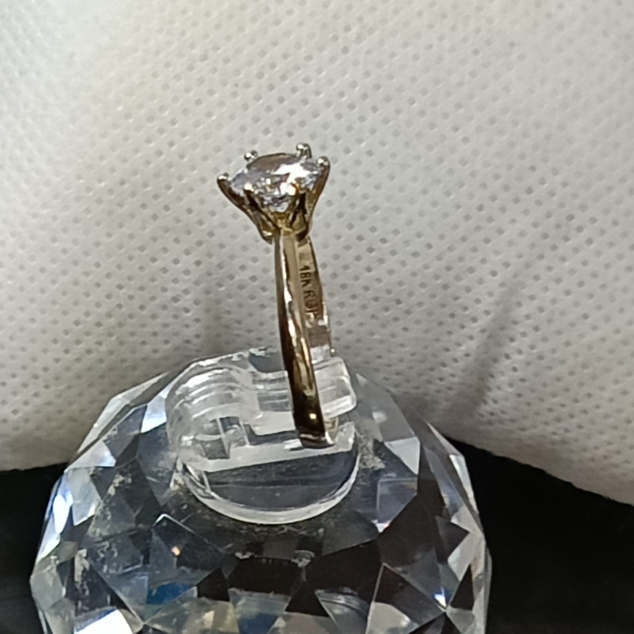 خاتم بلاكي أبيض 18 عيار بحجر زركون طبيعي