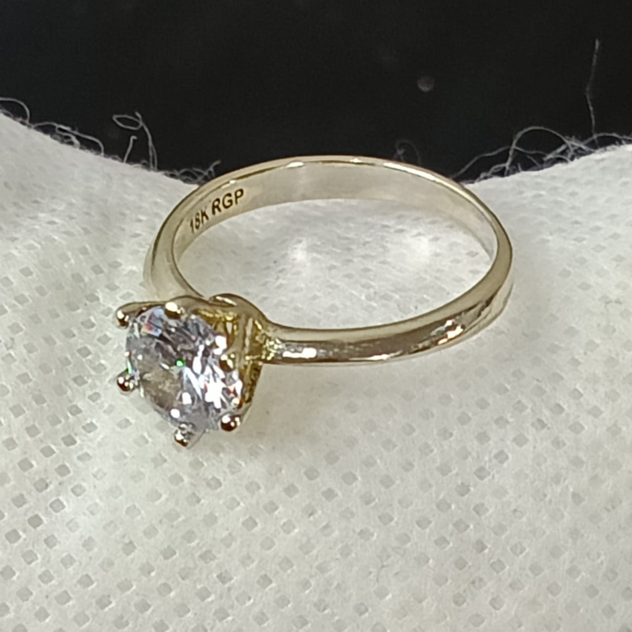 خاتم بلاكي أبيض 18 عيار بحجر زركون طبيعي