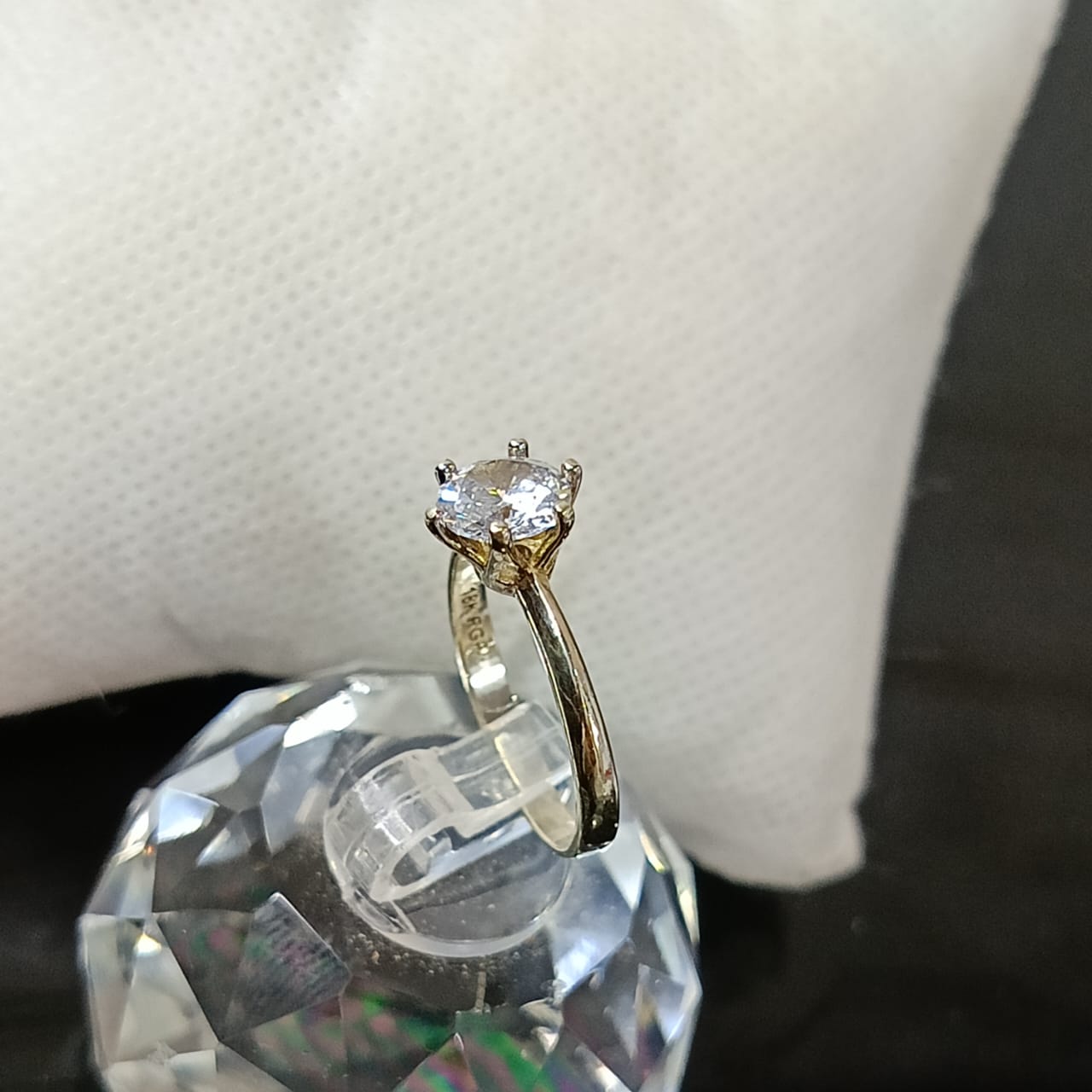 خاتم بلاكي أبيض 18 عيار بحجر زركون طبيعي