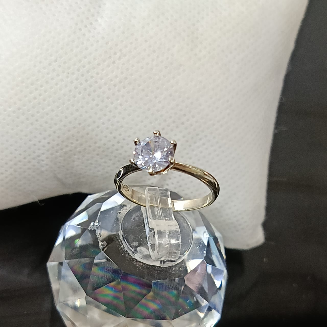 خاتم بلاكي أبيض 18 عيار بحجر زركون طبيعي