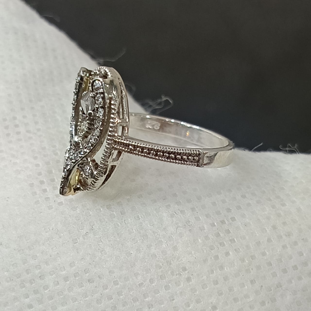 خاتم فضة نسائي و ذهب 9 عيار أبيض مرصع بحجر ماس