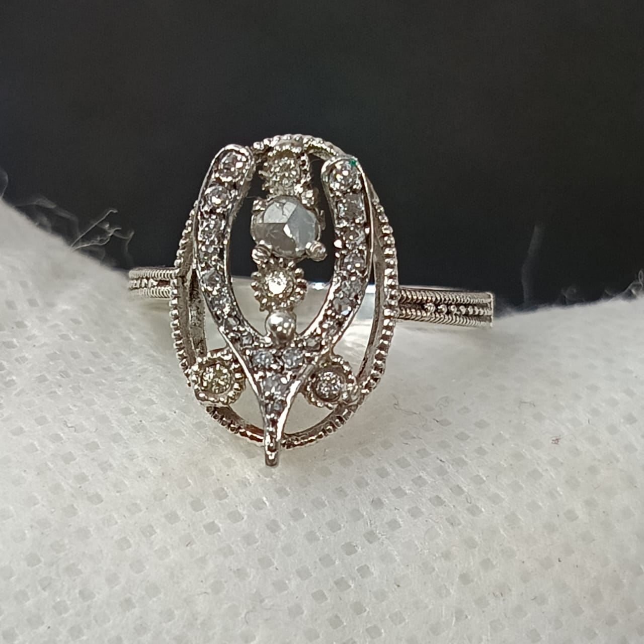 خاتم فضة نسائي و ذهب 9 عيار أبيض مرصع بحجر ماس