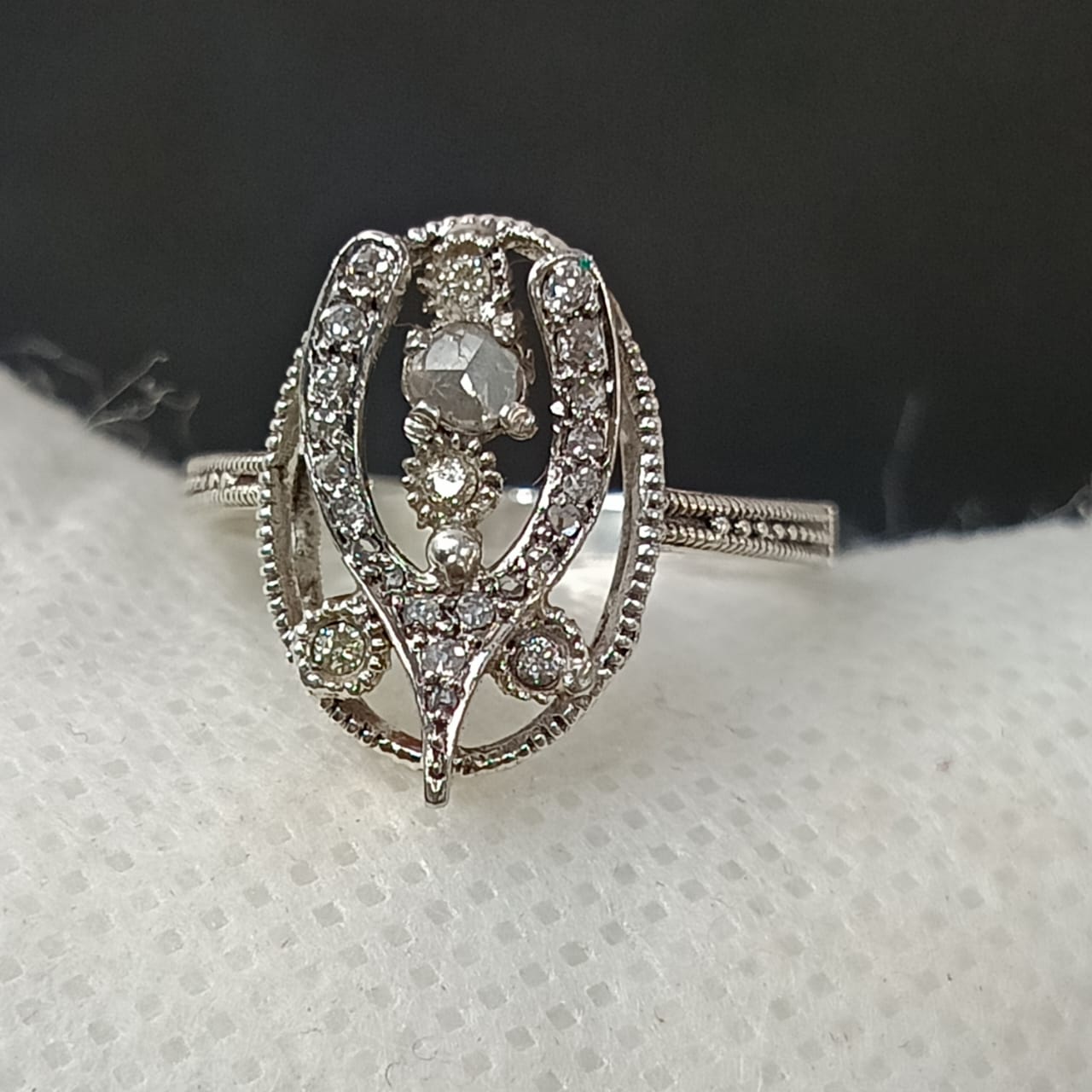 خاتم فضة نسائي و ذهب 9 عيار أبيض مرصع بحجر ماس