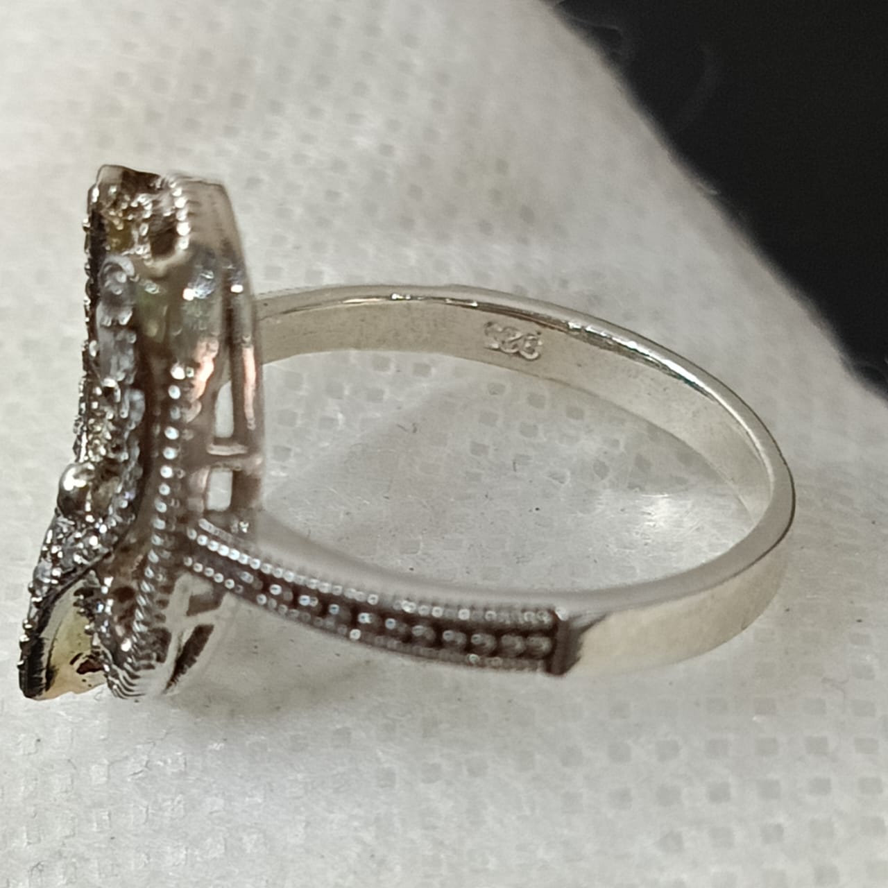 خاتم فضة نسائي و ذهب 9 عيار أبيض مرصع بحجر ماس