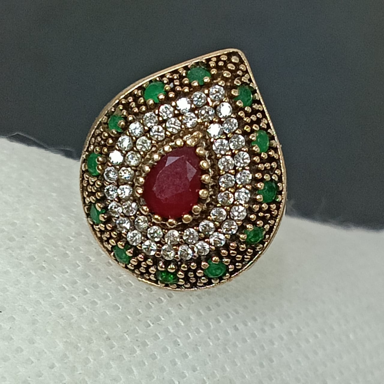 خاتم فضة نسائي مرصع بالأحجار كريمة