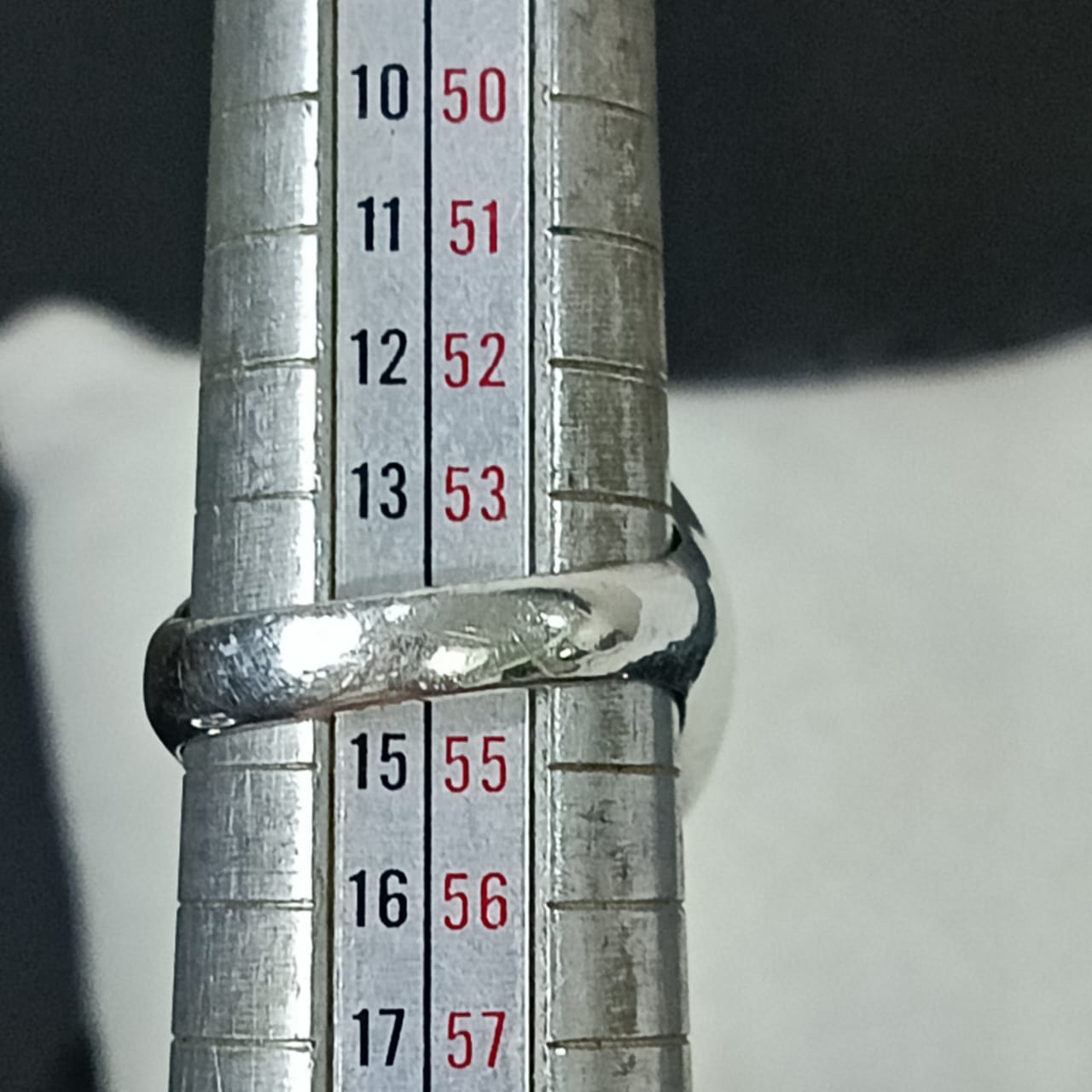 خاتم فضة نسائي مرصع بالأحجار كريمة