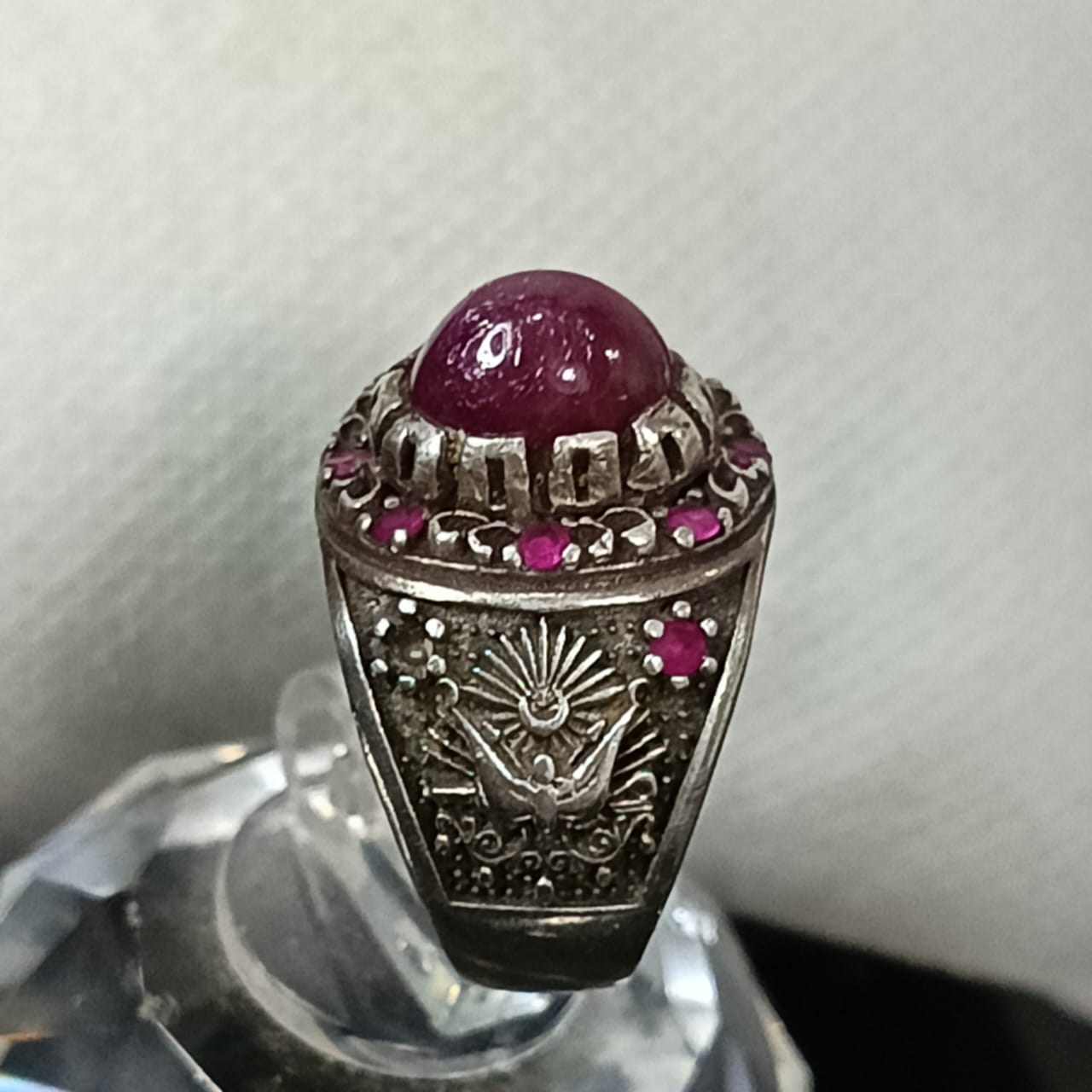 خاتم فضة أمريكي تخفة بحجر ياقوت