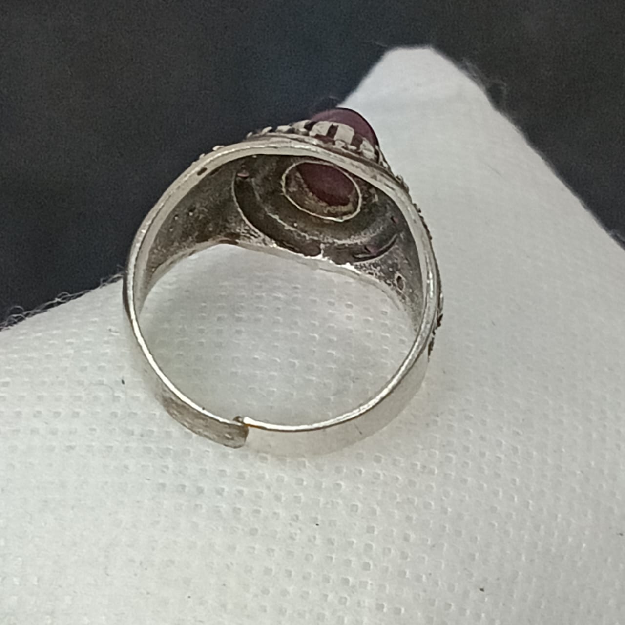 خاتم فضة أمريكي تخفة بحجر ياقوت