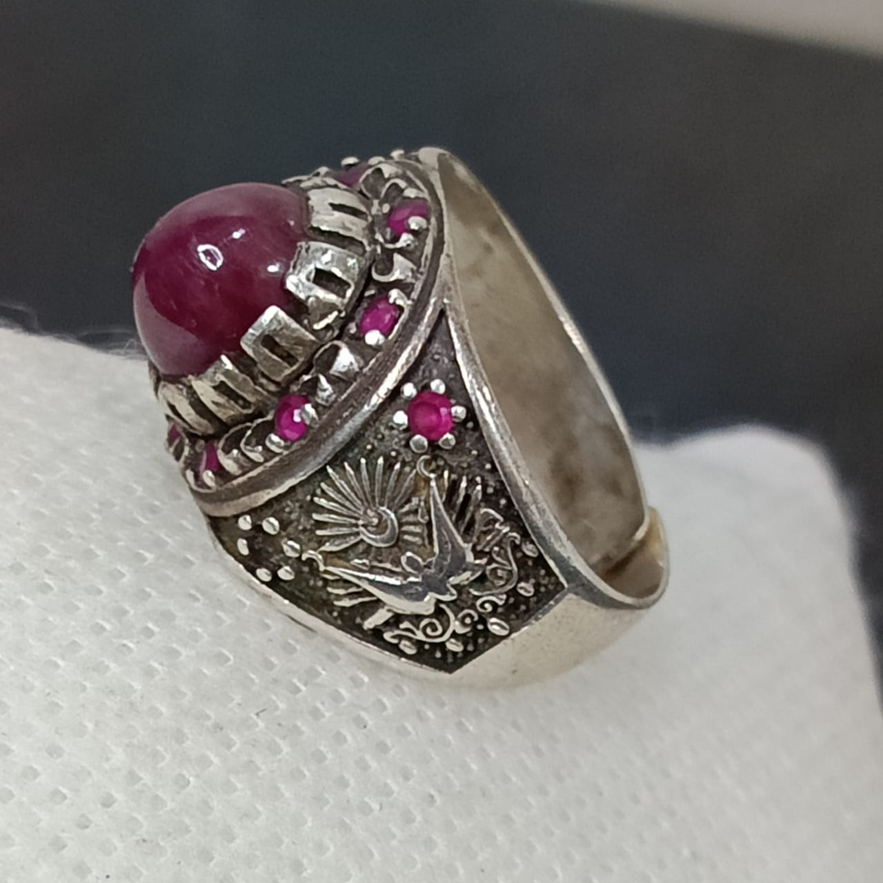 خاتم فضة أمريكي تخفة بحجر ياقوت