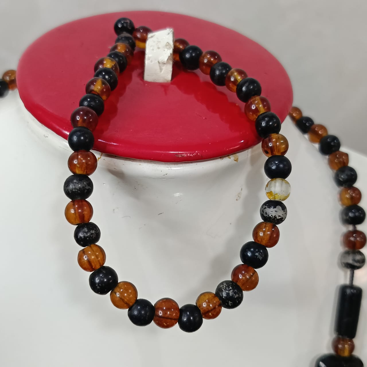 عقد وسوار بحجر كهرامان