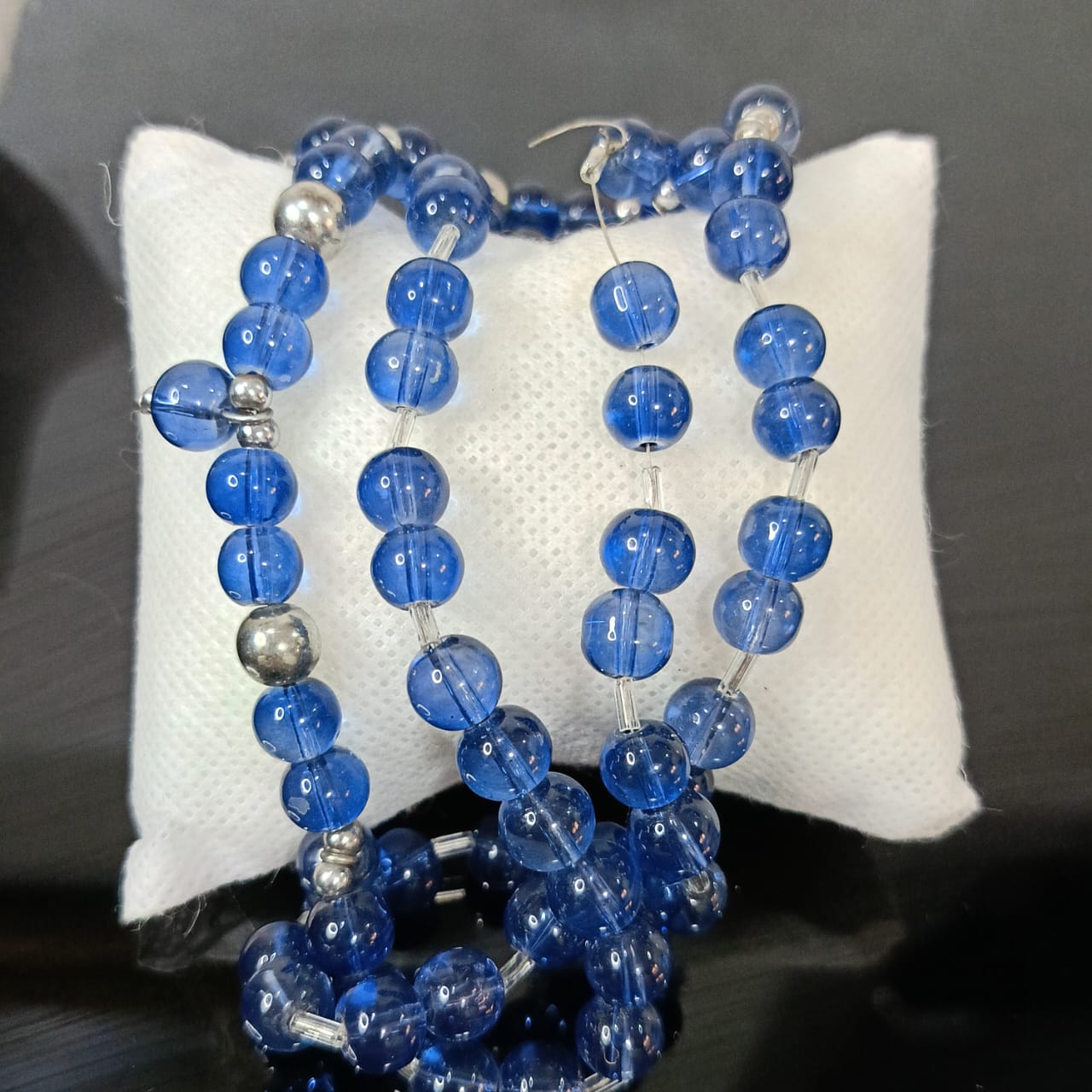 عقد جميل بحجر عقيق