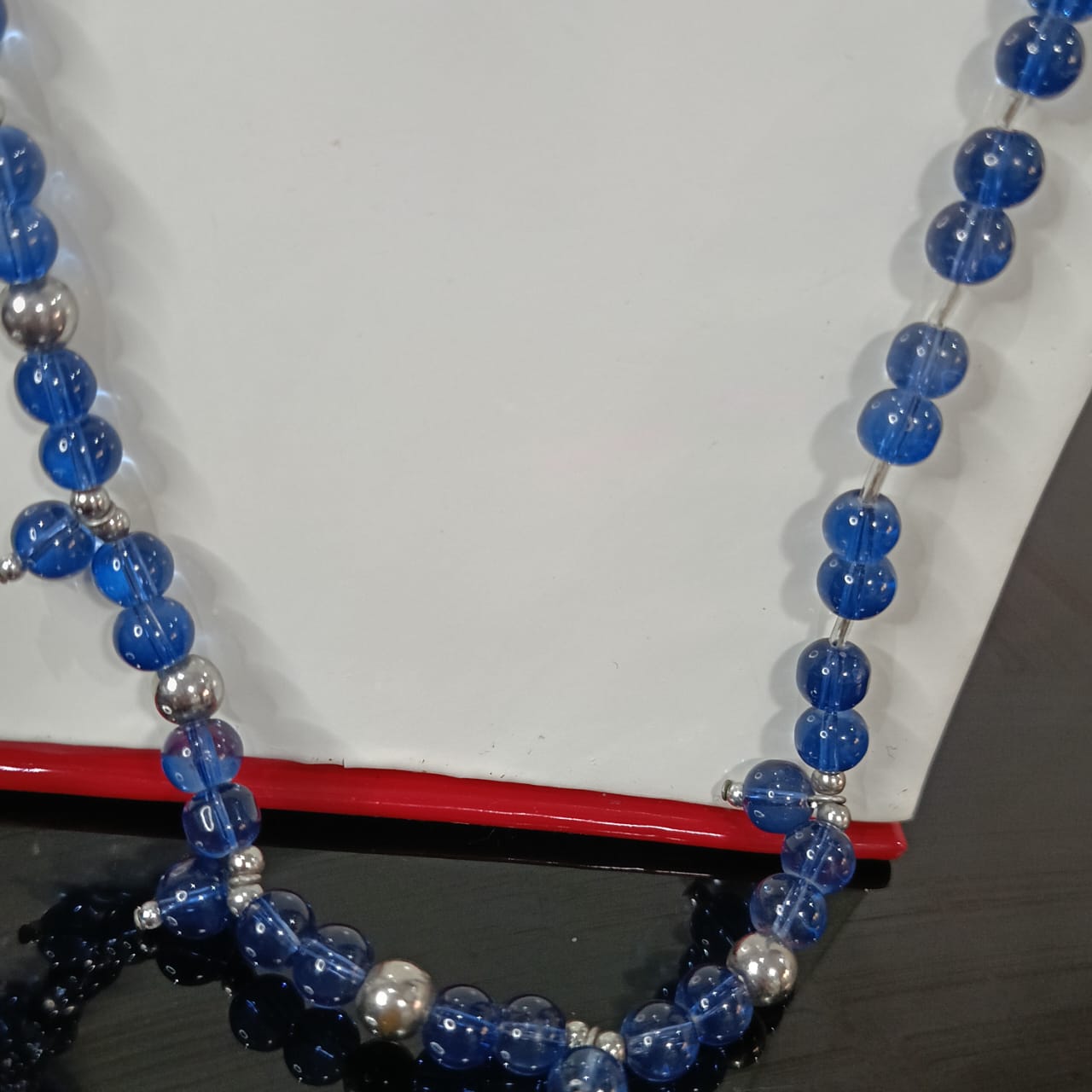 عقد جميل بحجر عقيق