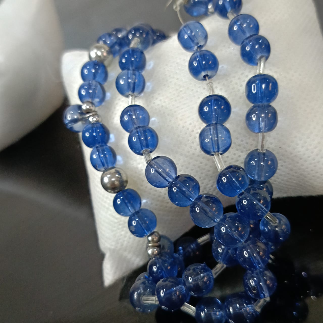 عقد جميل بحجر عقيق