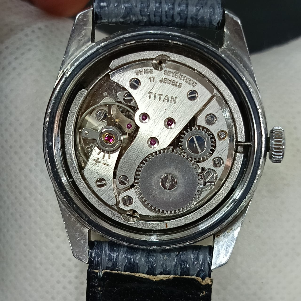 Montre titan mécanique vintage original