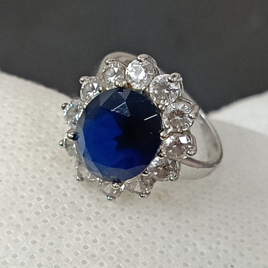 خاتم فضة نسائي مرصع بالأحجار