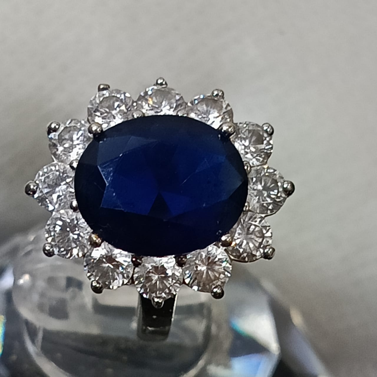 خاتم فضة نسائي مرصع بالأحجار