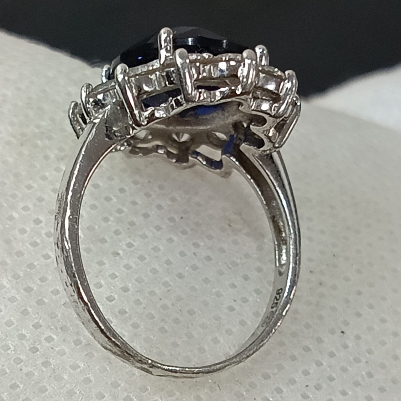 خاتم فضة نسائي مرصع بالأحجار