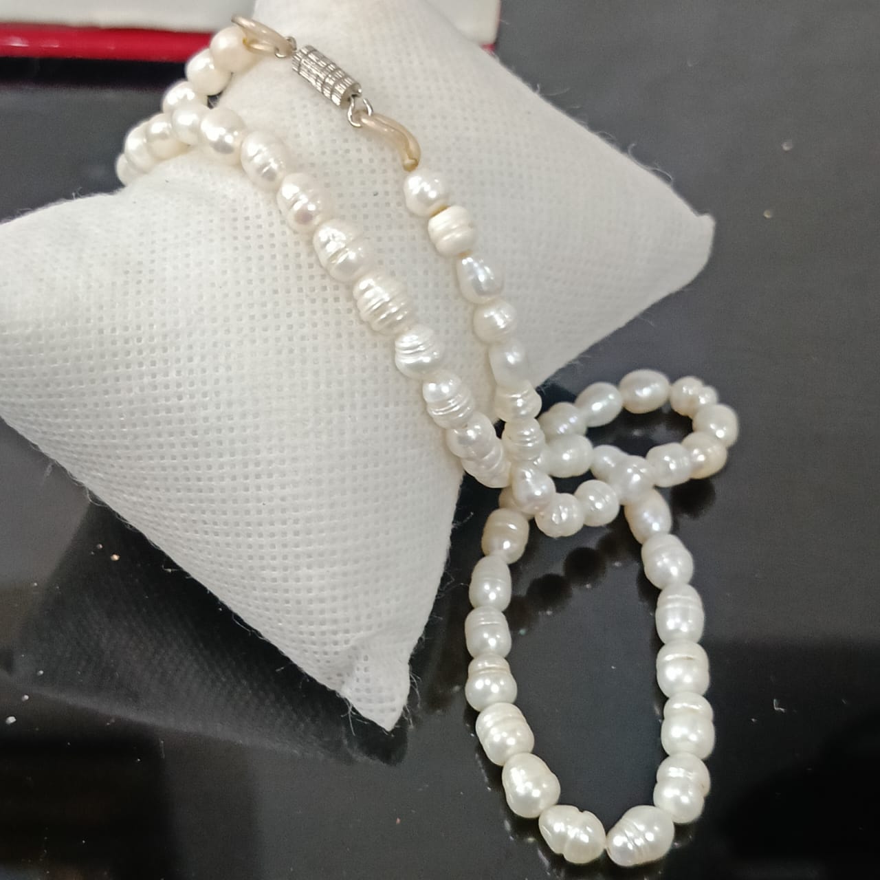 عقد تحفة بالجوهر الحر