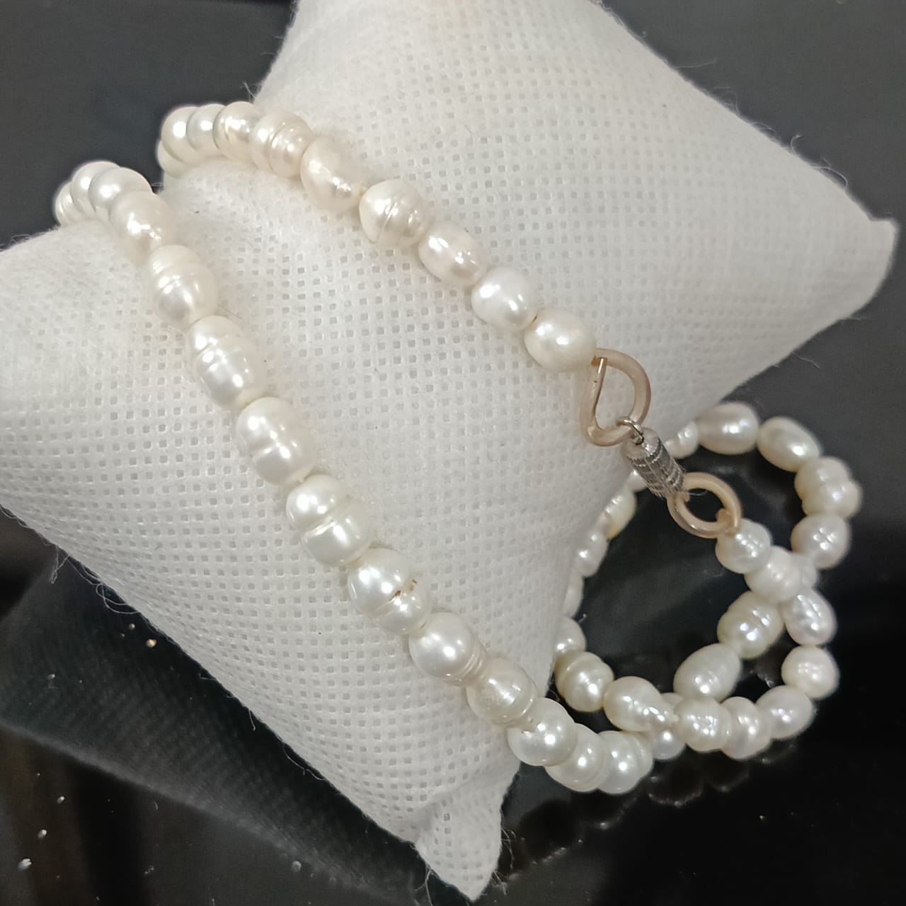 عقد تحفة بالجوهر الحر