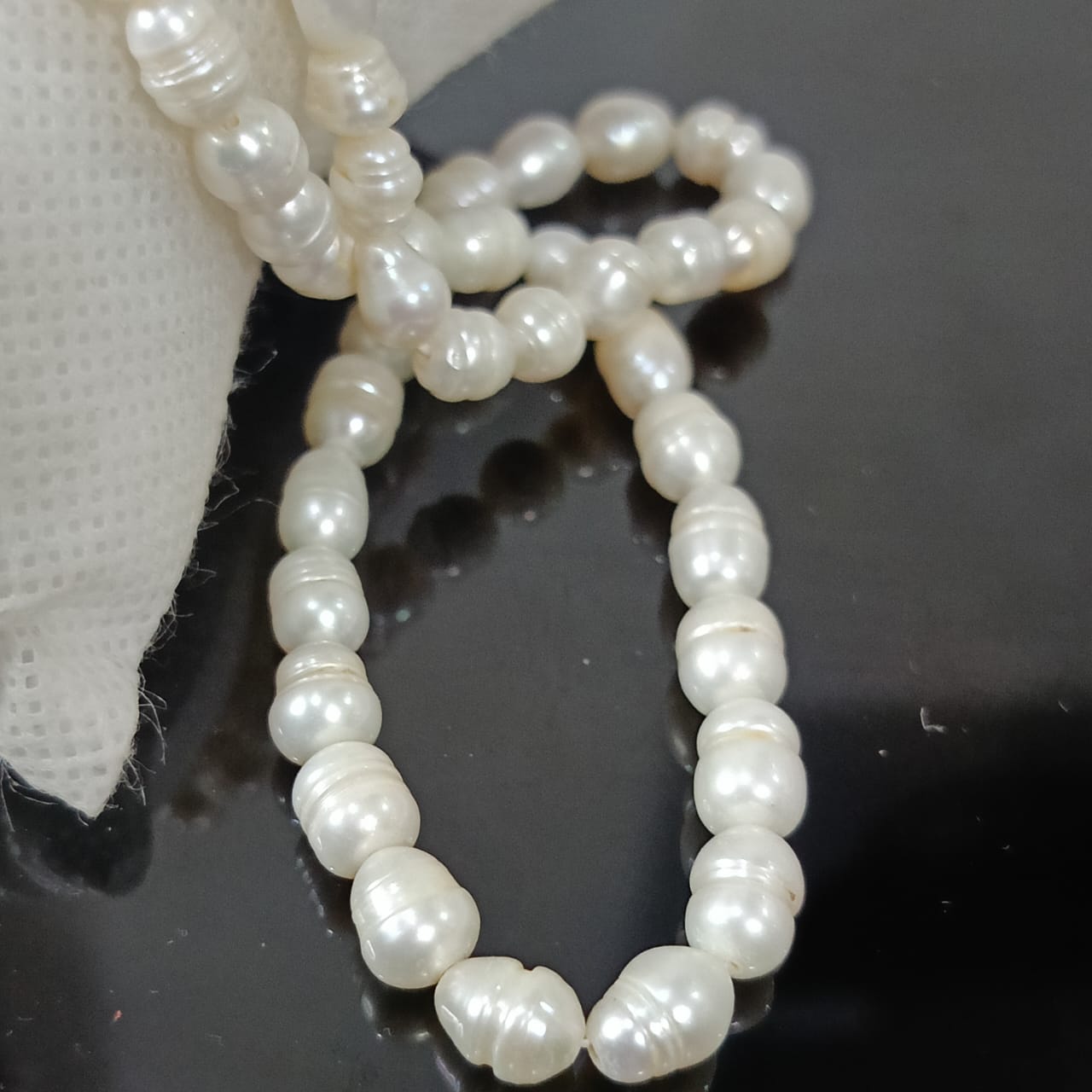 عقد تحفة بالجوهر الحر