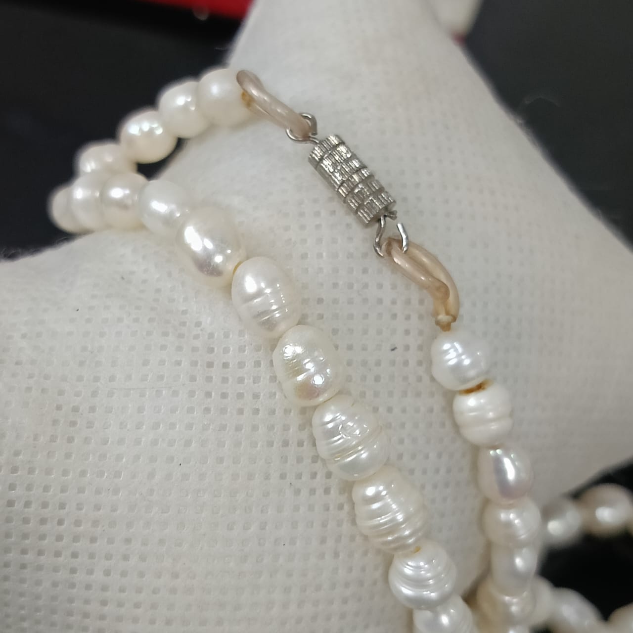 عقد تحفة بالجوهر الحر